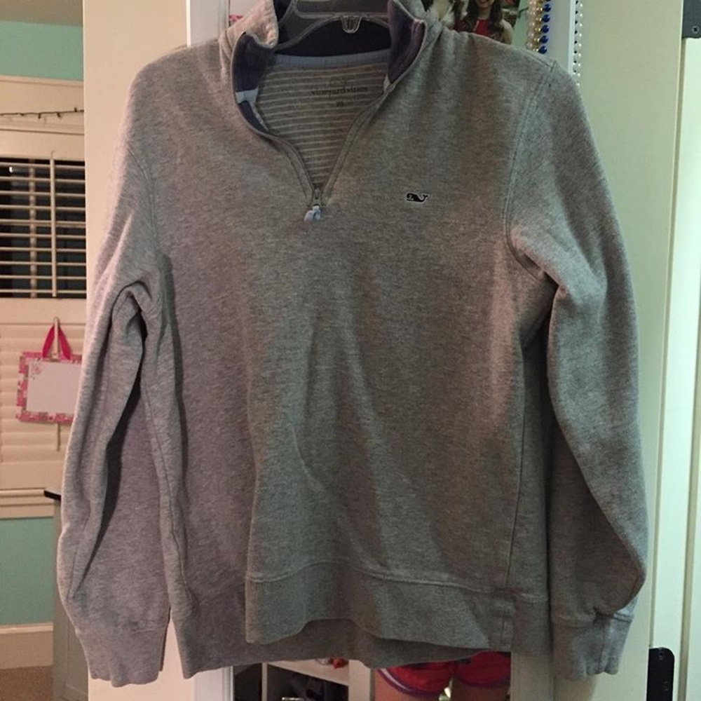 vineyard vines gray pullover size XS (men's)